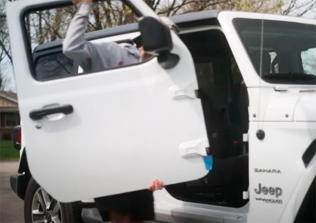 How To Remove Jeep Doors AND Keep The Dome Light Turned Off