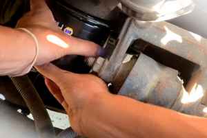 3How to Change the Oil