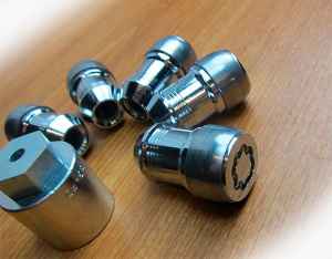 What size are jeep lug nuts? 