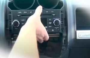 How to Install a Gps Radio in a Jeep Patriot1