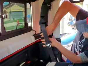 How to Remove the Hardtop from your Jeep Gladiator JT