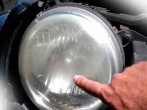 How to Clean Foggy Headlights on Your Jeep