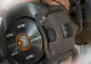 How to Change Brake Pads and Rotors on Jeep Wrangler4