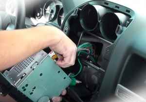 How to Install a Gps Radio in a Jeep Patriot4