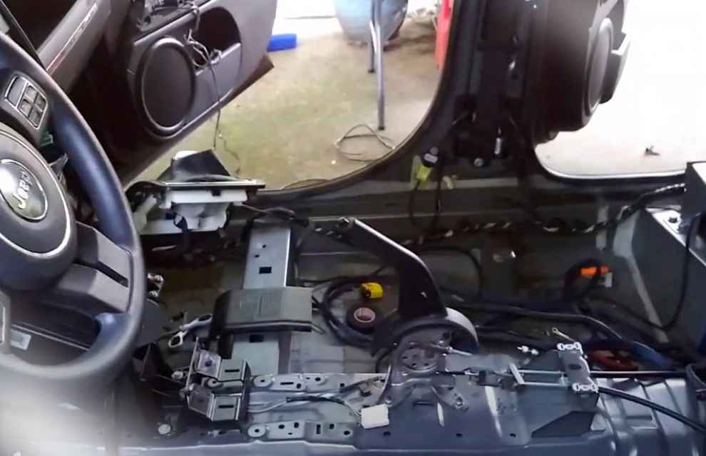 How to Upgrade the Stereo System in Your Jeep Patriot