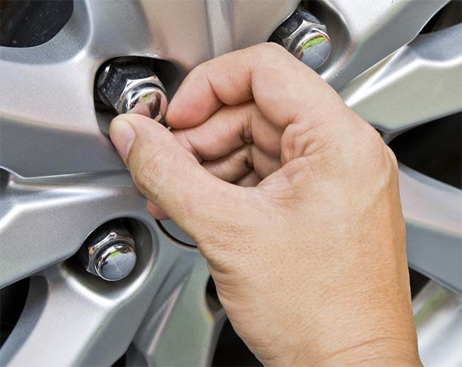 Symptoms of Over Tightened Lug Nuts