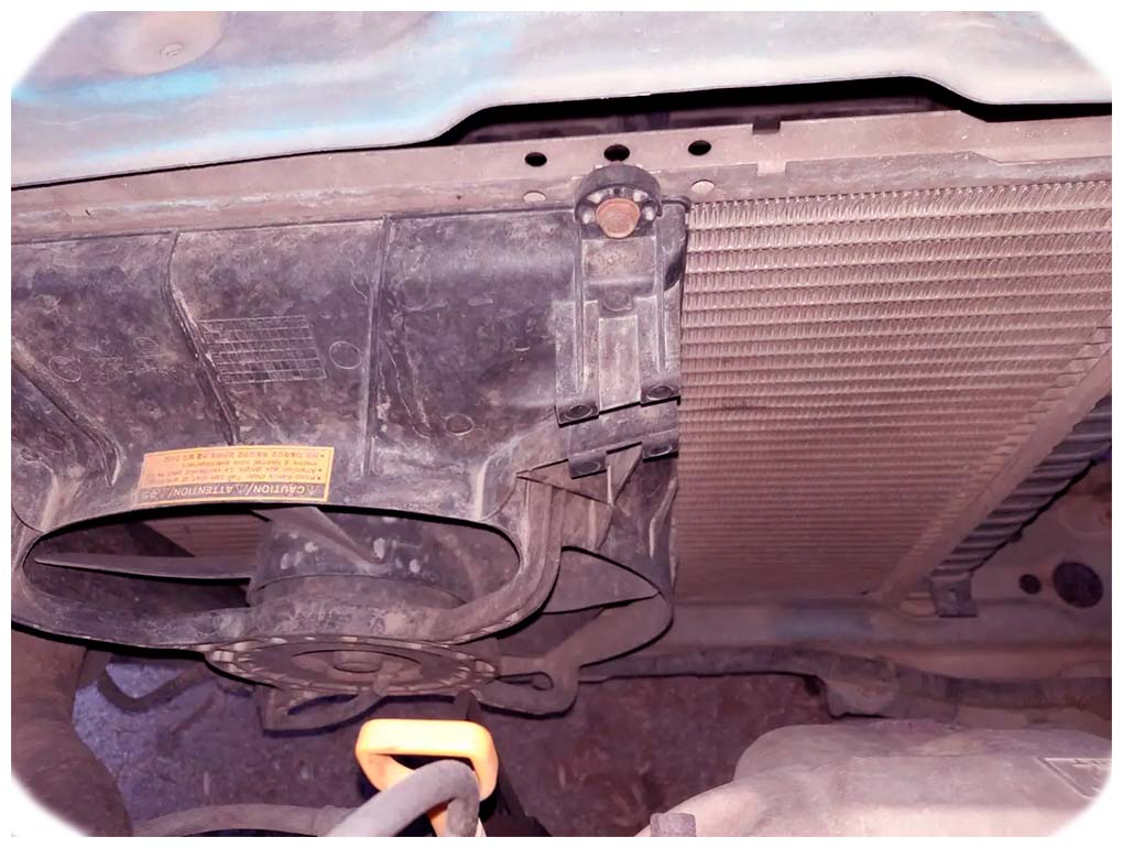 Fixing a Loud Radiator Fan in Your Jeep 