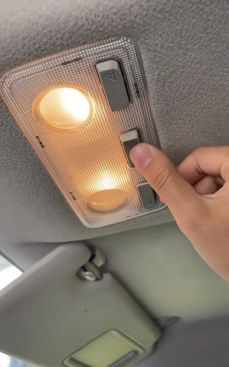Fixing Interior Lights Won't Turn Off in Jeep 