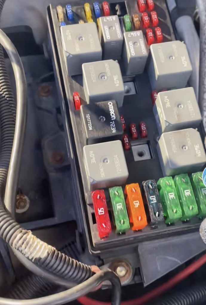 The Ultimate Guide To Fixing Blown Tail Light Fuses (Villager) - 4bwi1b1