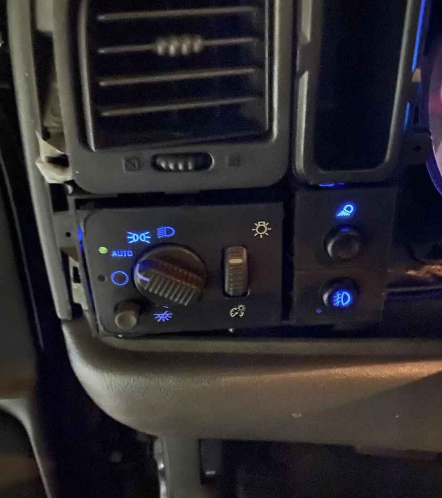 What Are the Symptoms of a Bad Headlight Switch?