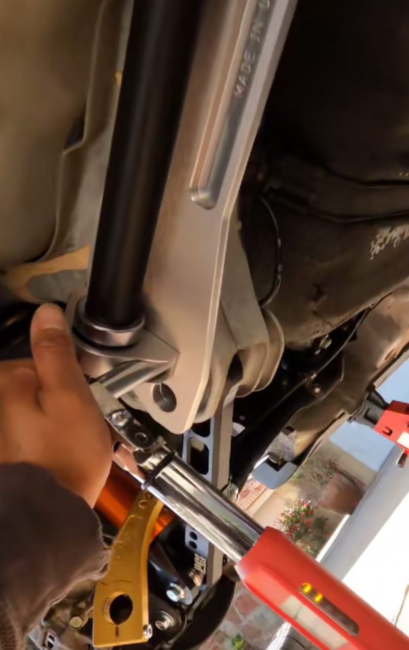 Removing a Torsion Bar in Your Jeep 