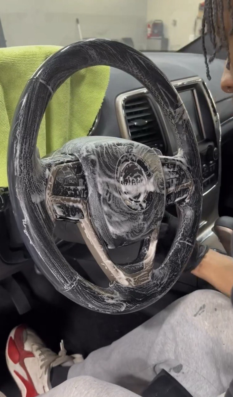 How to Clean a Steering Wheel in Your Jeep
